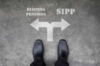 Transferring pension funds to a SIPP: Options available for British expats and foreign nationals living in the UK