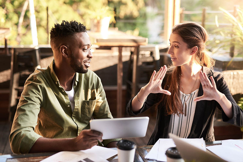 couple meeting over a coffee 800