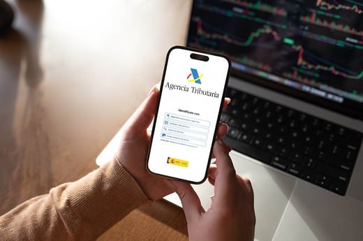 spanish tax agency log in screen on mobile phone