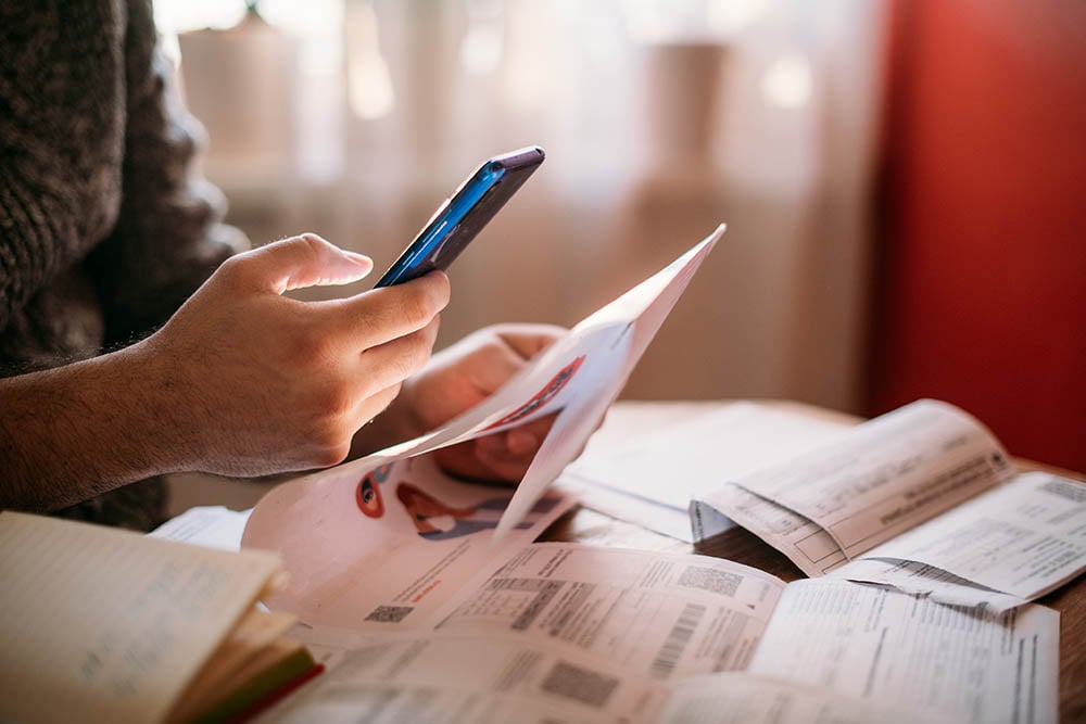 taking photo of documents on mobile phone
